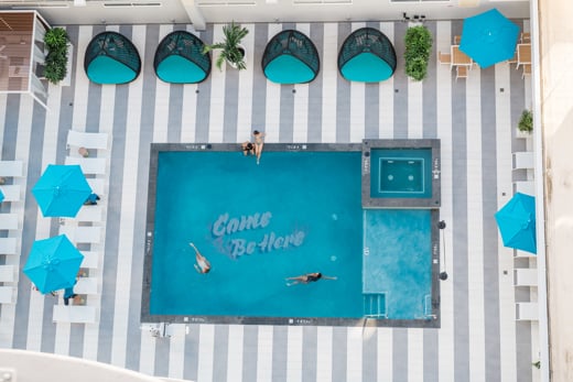 Pool im OUTRIGGER Waikiki Paradise Hotel