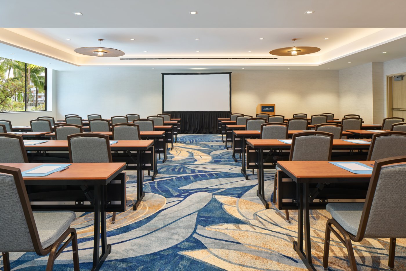 OUTRIGGER Klassenzimmer-Setup im Waikīkī Paradise Hotel