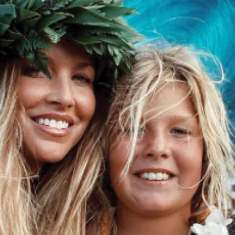 Surfers In Residence im Outrigger Waikiki Beach Resort - Lyndie Irons