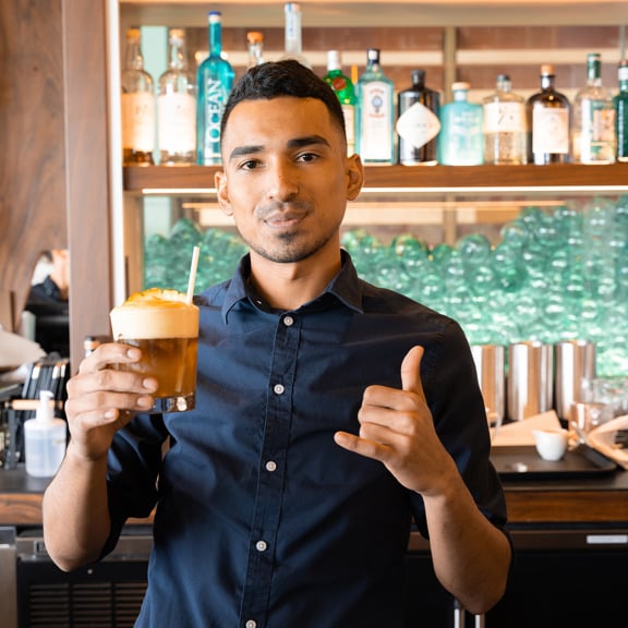 Monkeypod Kitchen Mai Tai mit Barkeeper